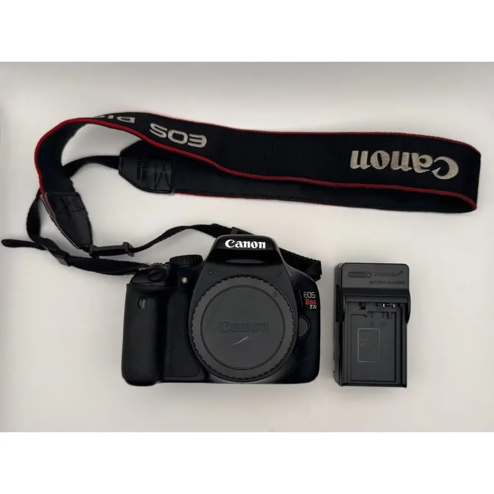Canon EOS Rebel T2i DSLR Camera Body Strap Charger New Battery Turns On Black